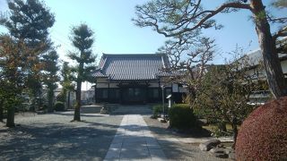 どっしりとした本堂