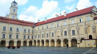 １６世紀から存在している大学です。