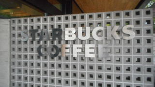 池を望みながら一休み