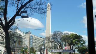 夜はライトアップされていました。