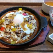 門司港名物「チーズ焼きカレー」を空港レストランで味わうことができます