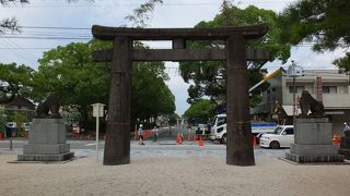 ちょっと面白い形の鳥居です。