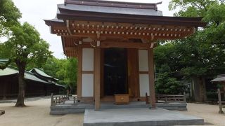 真新しい建物なので目立ってます。