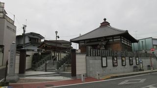 成田山で最も古いお堂です。