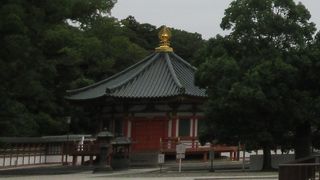 法隆寺の夢殿に似ている。