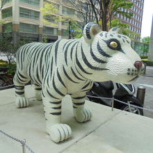 通り沿いのオブジェ