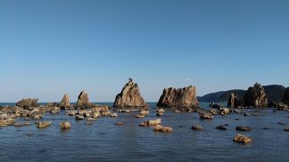 海と岩がダイナミックな風景が目の前に！