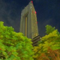 夜の外観　タワーホテルです