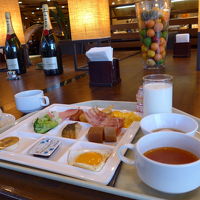 ビュッフェ形式の朝食