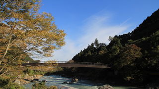 多摩川に架かる歩行者専用橋