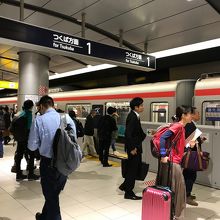 秋葉原駅に入ってきたつくばエクスプレス