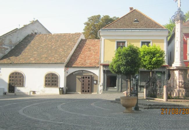 中央広場に面しています。