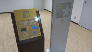 す、座れない・・・