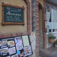 伝統を感じさせるような店構えもいい感じ