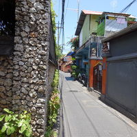 ホテルが面するポピーズ・レーン