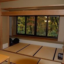 広い部屋で、床は床暖房