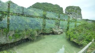 復帰記念事業の石碑が目印