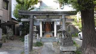 歴史ある石柱が残っています