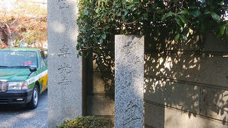 喜多川歌麿の墓がある