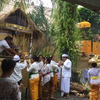 ホテルの庭にあるお寺で年に２回セレモニーがあります