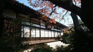 鴨池が境内にある