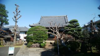 山門前がきれいな寺院