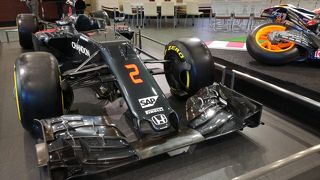 自動車レースに使われた車が展示されていました