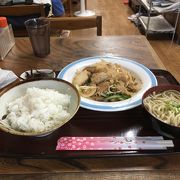 地元の方も利用する食堂