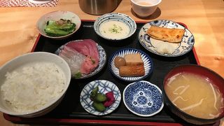 焼き魚と刺身の両方が楽しめて大満足！