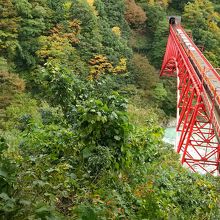 下には新山彦橋＆トロッコ、左下には山彦橋も見えます。