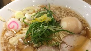 阪急梅田の改札内。いつも行列ができでます。