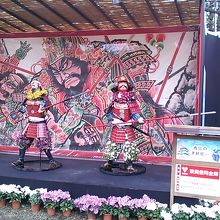 卍の城物語をテーマにした菊人形