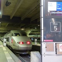 5番ホームから発車でした。