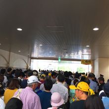 阪神戦が予定されてる日の駅構内