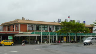 郊外ですが此処がメインの駅です