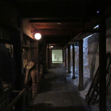 「雪とくらし」展示室には昭和30年代の高田の雁木通りを再現