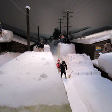 雁木通り家では雪下ろしの真っ最中