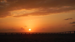 雄大な夕陽を見ることができます