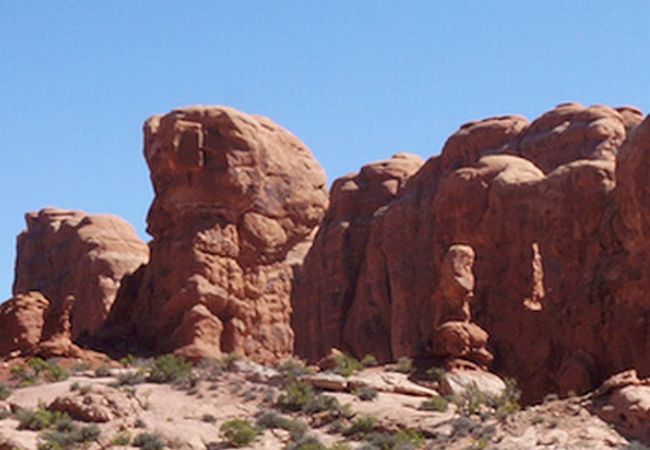 高いところから象が行進しているかのような岩の集まりがよく見れます。