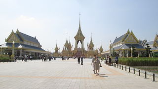 巨大な火葬施設が一般公開