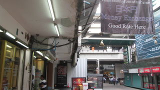 レジの前に行列ができていました