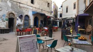 エッサウィラのメディナ、大好きです。心地よい迷宮感、お洒落なカフェもたくさん！