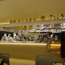 立ち食いが基本のお店です