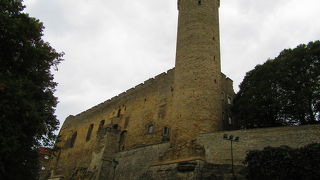 トームペア城のお城の一角に建っています。