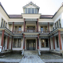 残念ながら、ここからは塔屋は見えませんが…