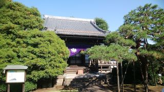 重厚感ある山門