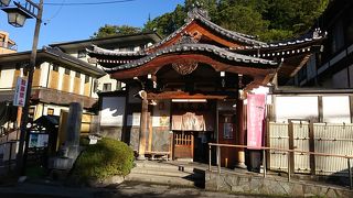 狭いがいいお湯