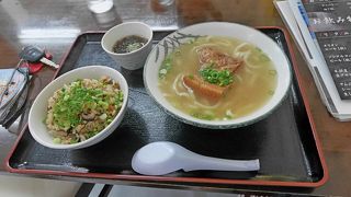 沖縄そば　あっさりとしたかつおだし味