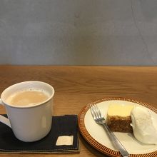 チーズケーキとカフェオレ