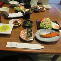 朝食、他にご飯と味噌汁と湯豆腐が付きました